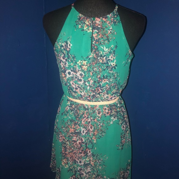 Light and Flowery Summer Dress - Picture 2 of 2